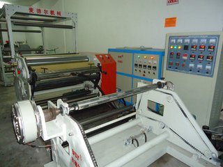 熱熔膠涂布機(jī)的熱熔膠熔點低