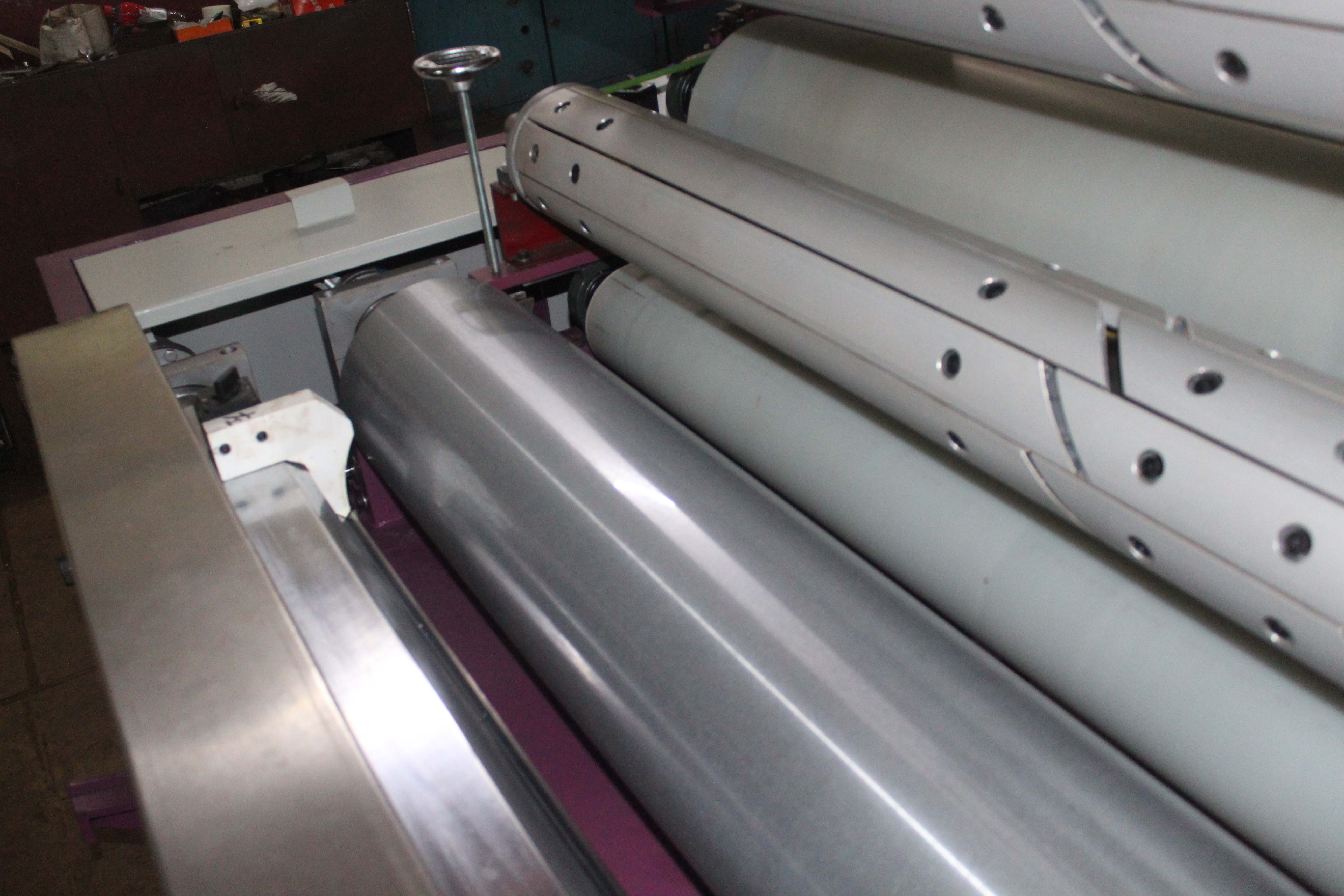 pur壓盤式熱熔膠機(jī)的操作流程和優(yōu)勢(shì)