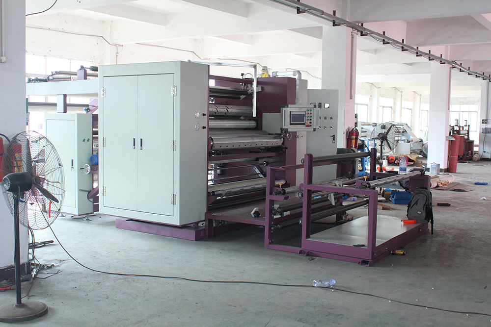 熱熔膠復(fù)合機(jī)使用加熱溶劑清洗注意事項